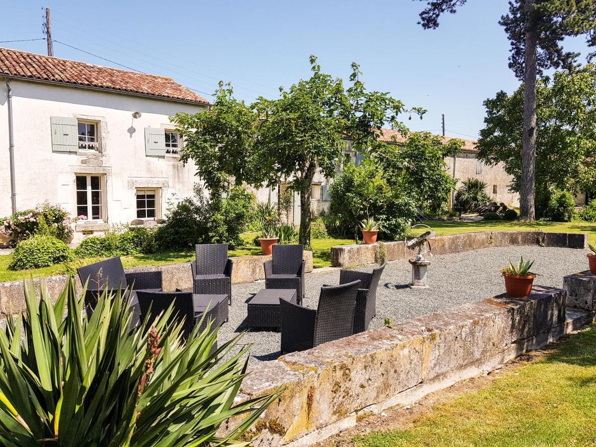 Domaine De Chantageasse Asnieres-la-Giraud Exterior photo